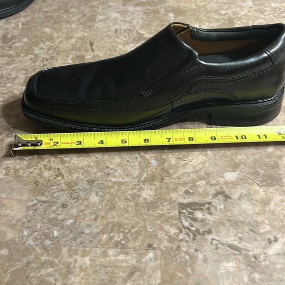 Dockers black leather slip on shoes, sz 10 W, flaw, two tiny scuff marks ,video - Picture 13 of 13